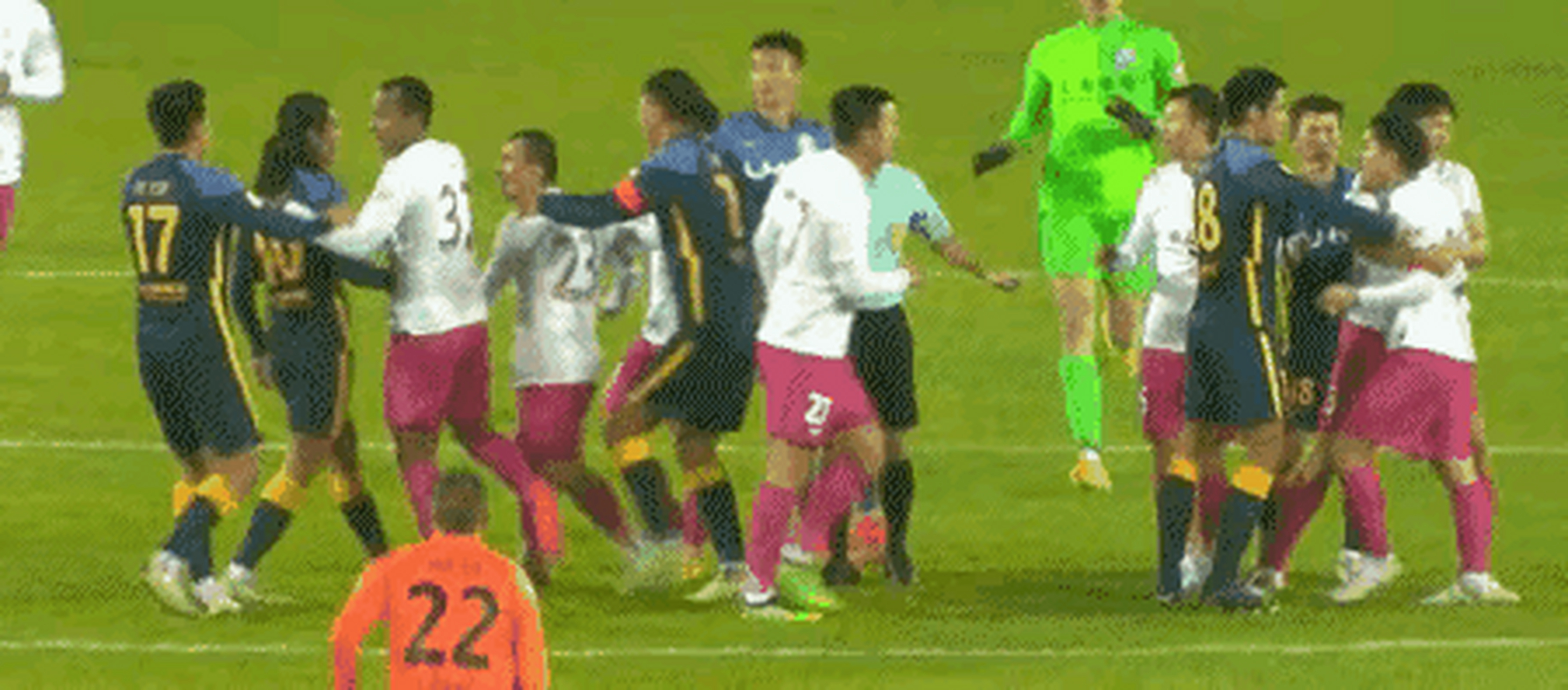 一场比赛中发生激烈的冲突,裁判难以处置 一场比赛中发生激烈的冲突,裁判难以处置