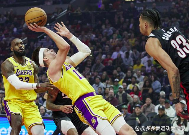 NBA季后赛:开拓者队惨遭湖人横扫出局 NBA季后赛:开拓者队惨遭湖人横扫出局