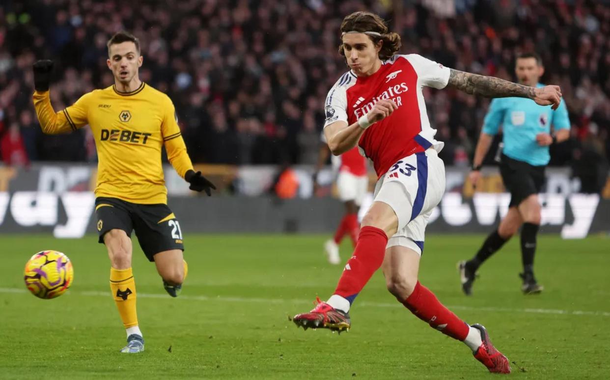 九游娱乐-阿贾克斯客场轻松取胜，英超欧冠形势看好的简单介绍