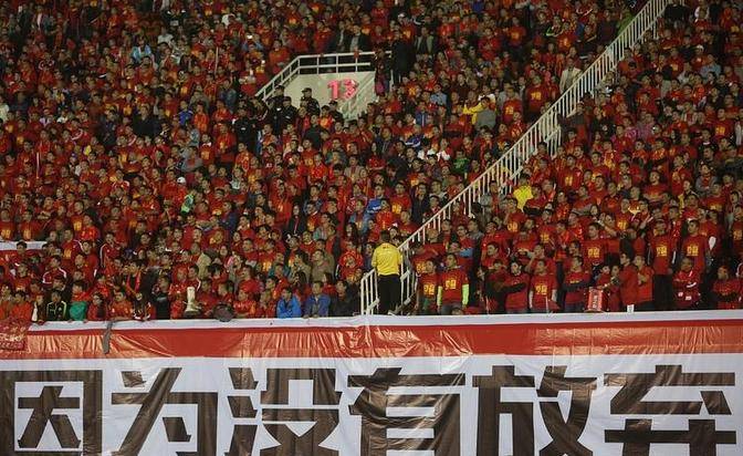 奥运会带动足球热潮,球迷狂欢的简单介绍 奥运会带动足球热潮,球迷狂欢的简单介绍