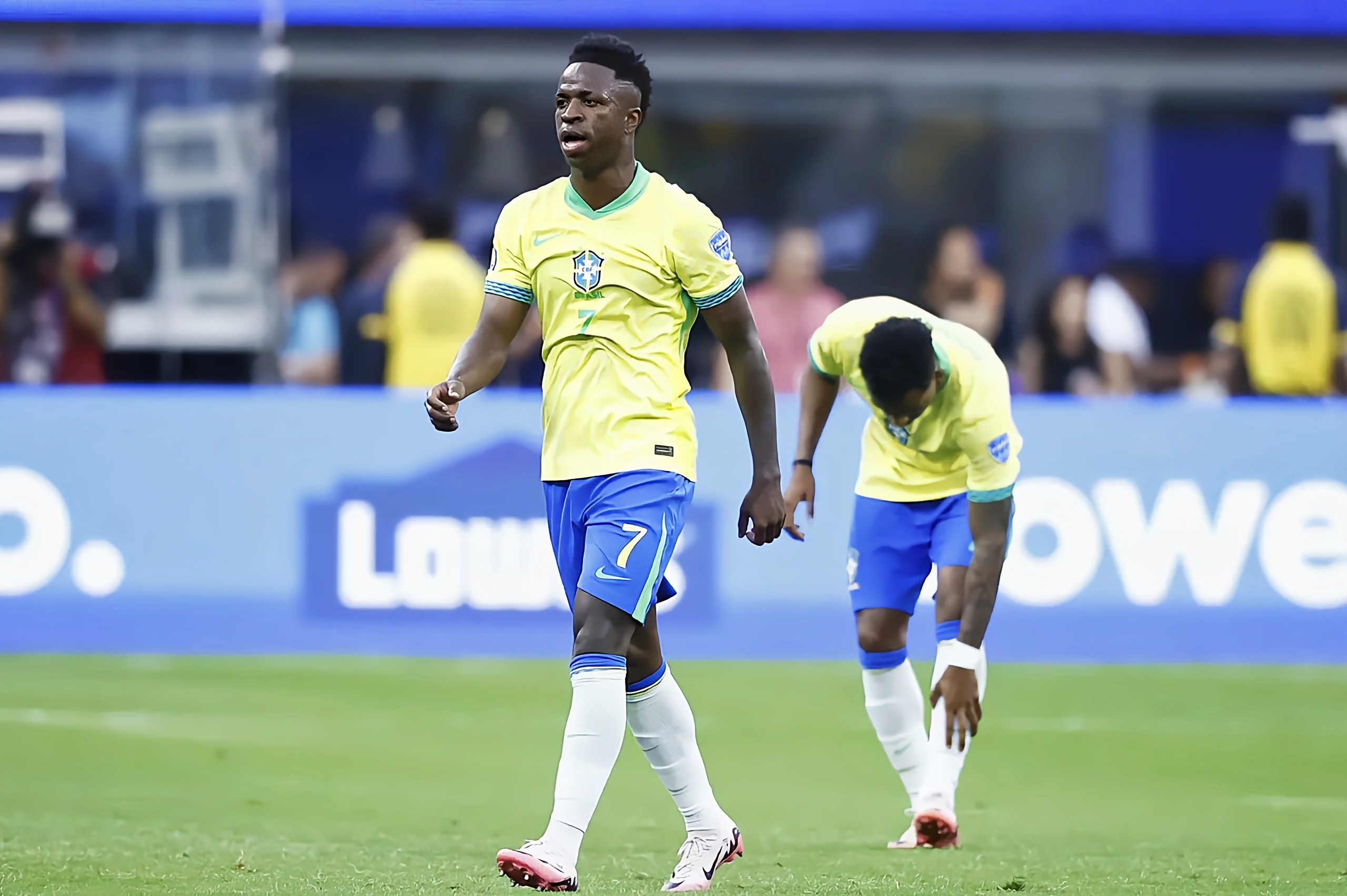 巴西队在国际赛场上崭露头角吸引众人关注的简单介绍 巴西队在国际赛场上崭露头角吸引众人关注的简单介绍