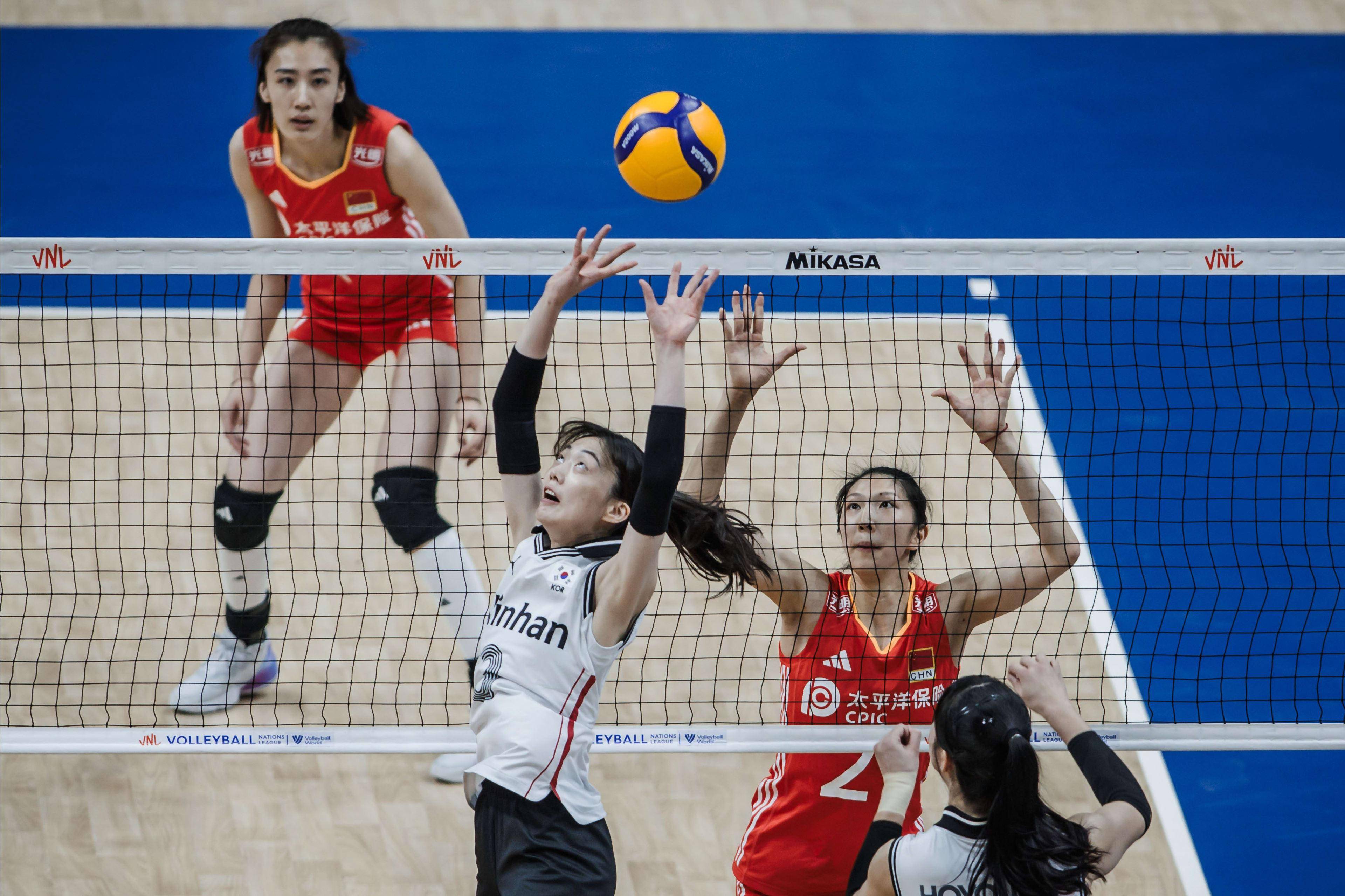 九游游戏-澳大利亚排球队力战至底,夺得关键比赛