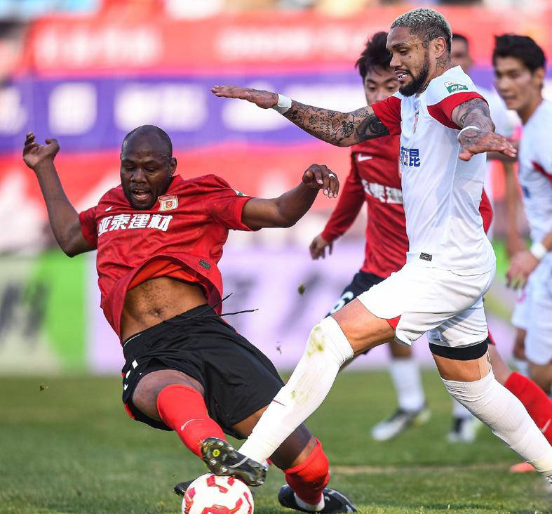 关于英雄豪杰在国内联赛中表现抢眼，引发球迷热议的信息