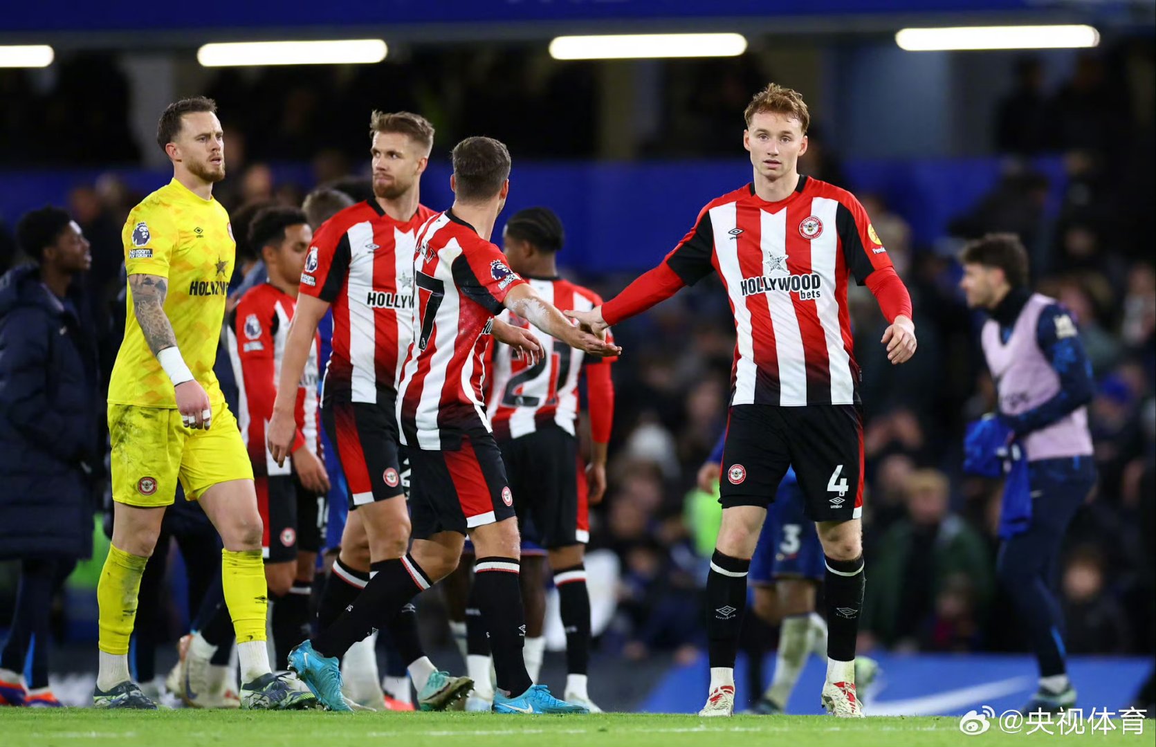 英格兰主场击败波兰,小组排名提升 英格兰主场击败波兰,小组排名提升