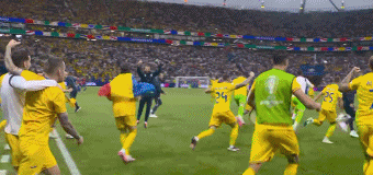 关于球迷疯狂庆祝,皇马队成功晋级欧国联强的信息 关于球迷疯狂庆祝,皇马队成功晋级欧国联强的信息