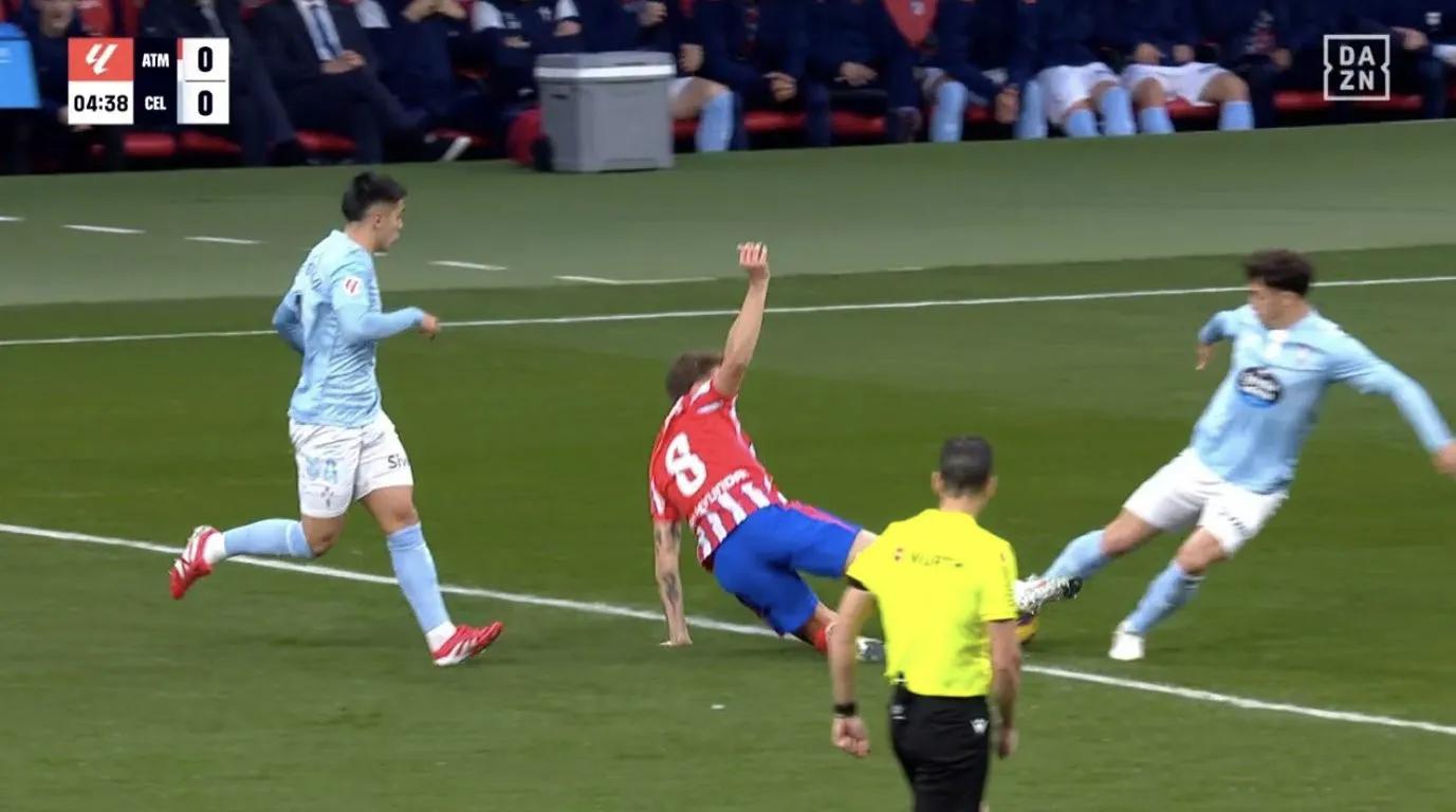 九游中国-奥巴梅扬抢断传球,助球队晋级