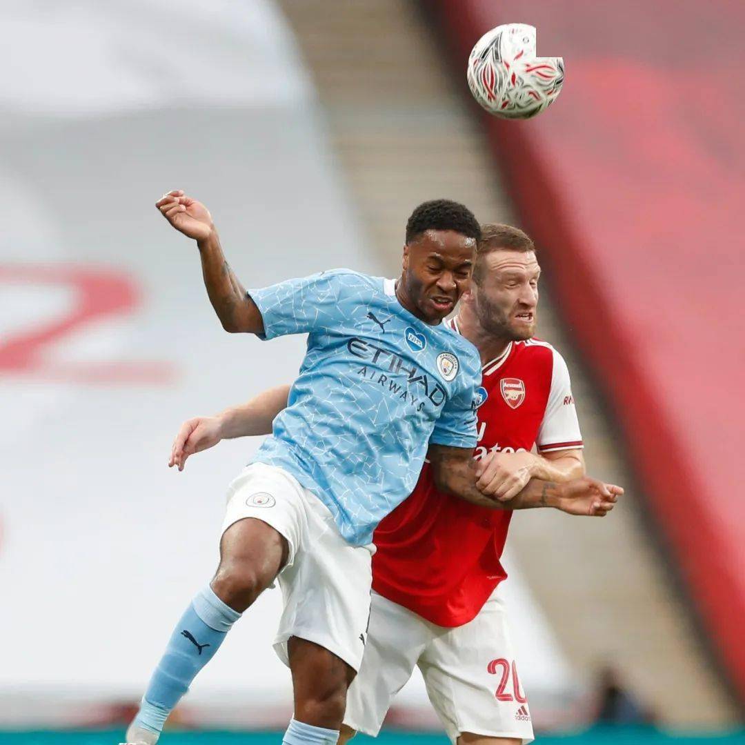 奥巴梅扬抢断传球,助球队晋级 奥巴梅扬抢断传球,助球队晋级