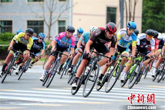 荷兰代表团在自行车比赛中斩获冠军 荷兰代表团在自行车比赛中斩获冠军