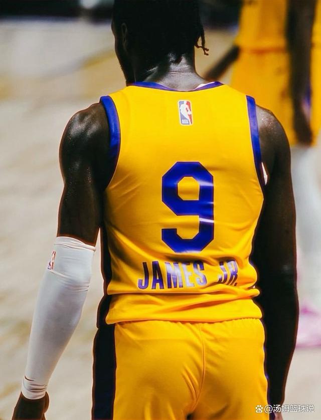 九游APP-阿斯顿维拉队紧咬大半场,遗憾淘汰湖人