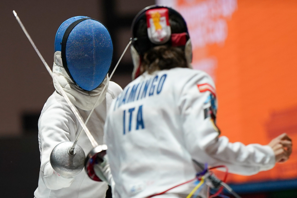 九游娱乐官方网站-意大利击剑运动员稳操胜券,获胜