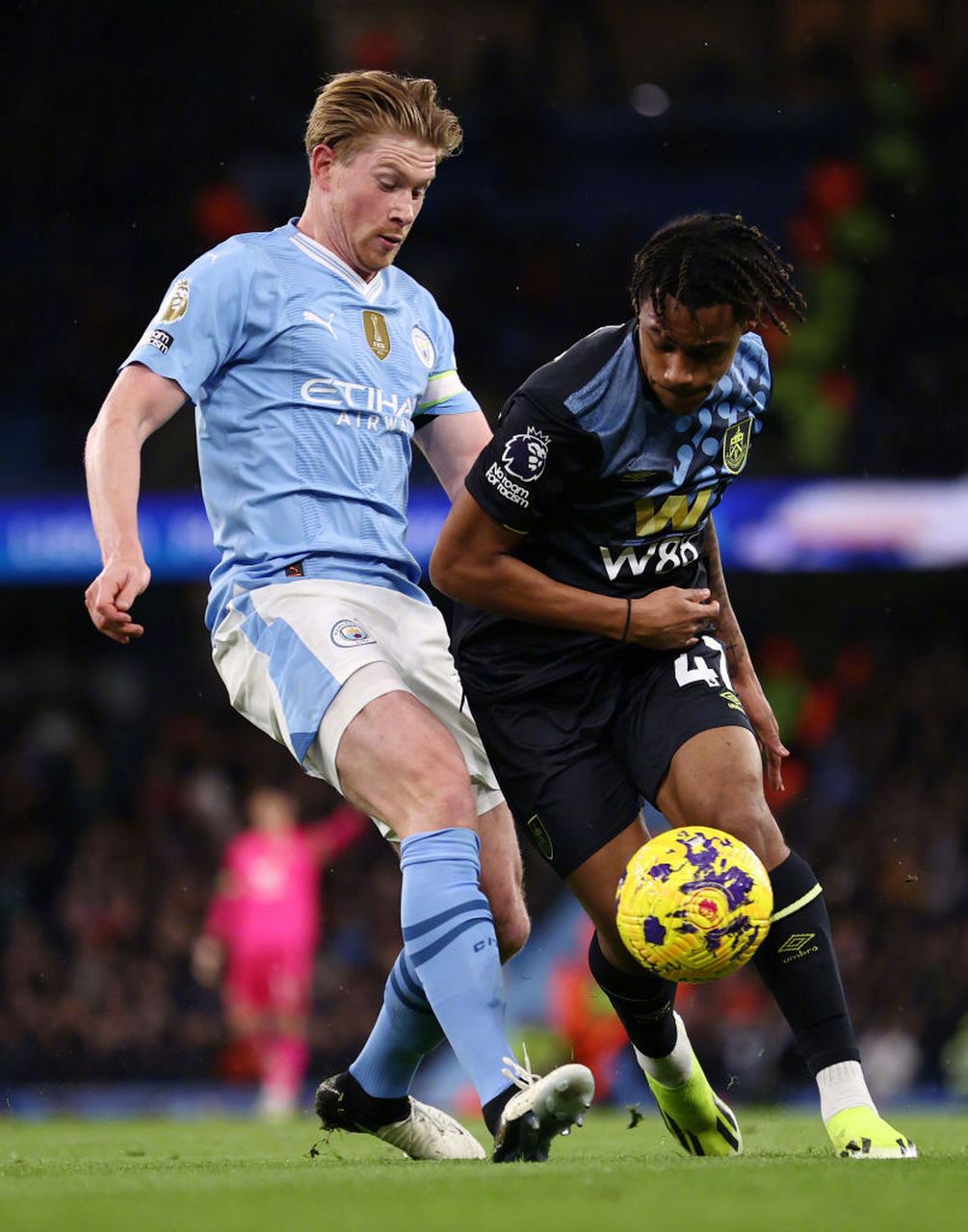 9you娱乐-伯恩利主场逼平曼城,顽强抵挡对手攻势