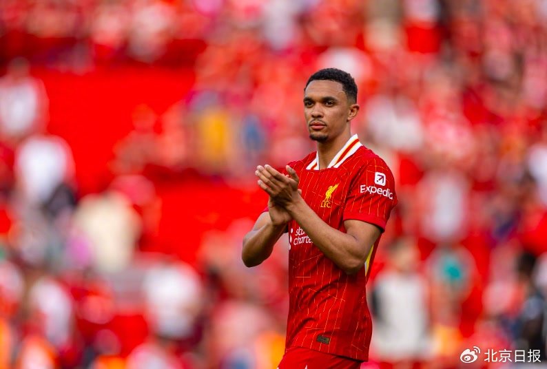 阿森纳客场战平，争议判罚引发球迷热议