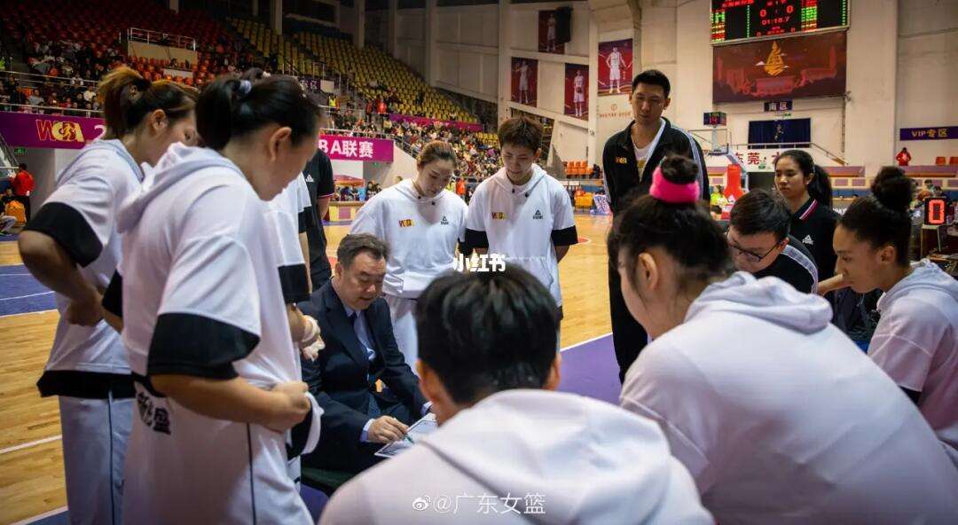 战术变化频现，团队合作默契高效