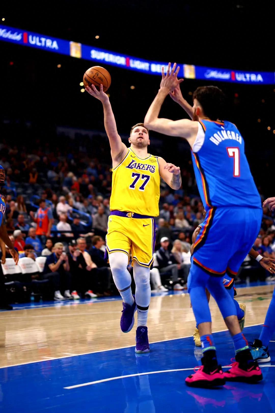 太阳逆袭湖人完胜,艾顿罚球关键一击绝杀 太阳逆袭湖人完胜,艾顿罚球关键一击绝杀