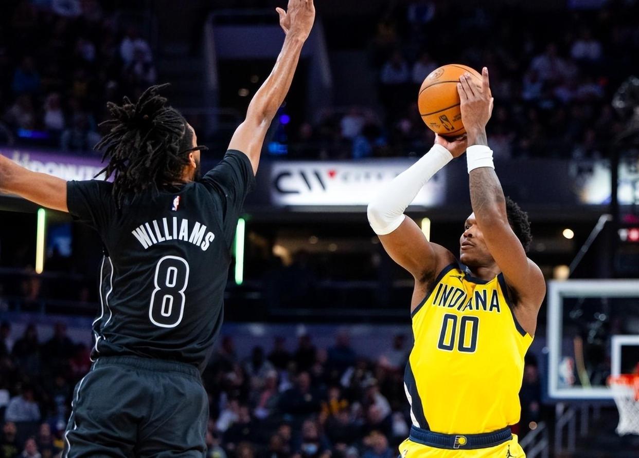 人惊险逆转篮网,西蒙斯低迷但毫不放弃 人惊险逆转篮网,西蒙斯低迷但毫不放弃