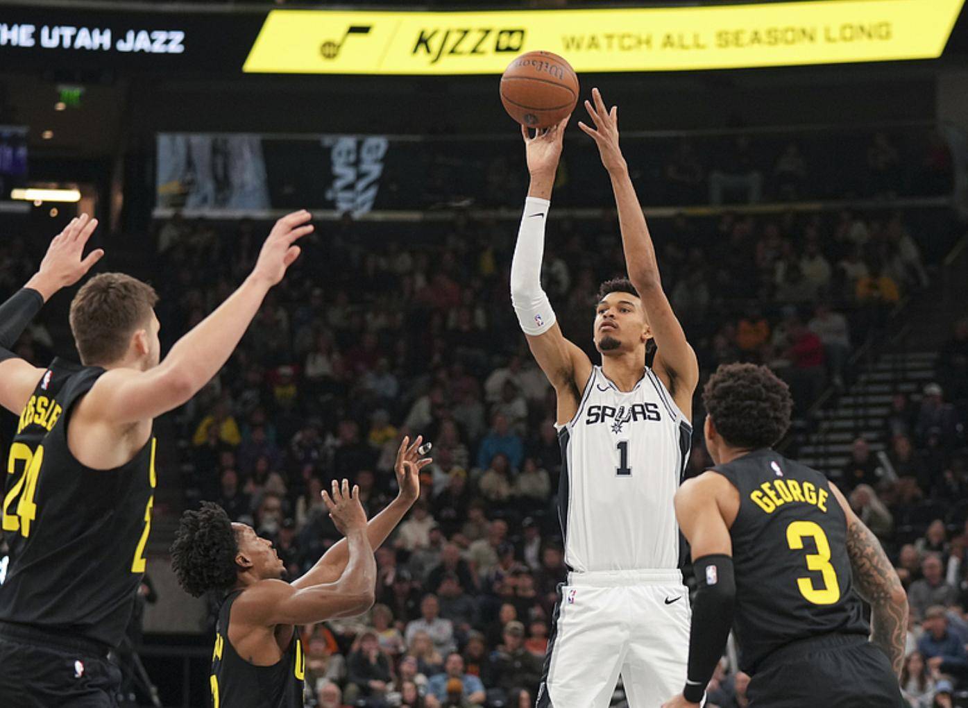 九游体育官方入口-灰熊队状态起伏不定，球队需要加强稳定性