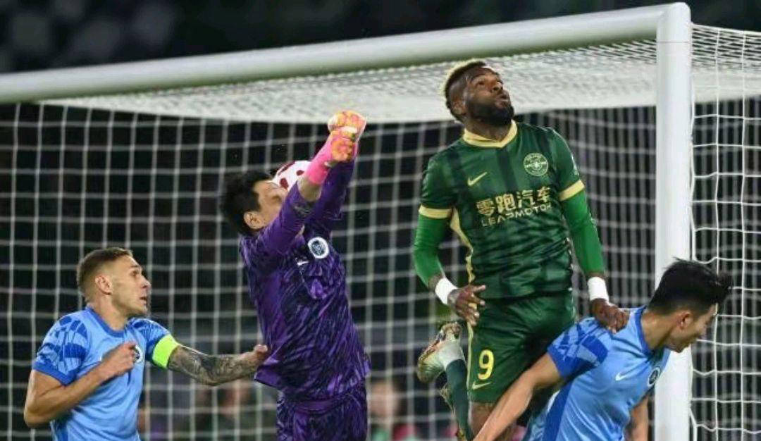 九游娱乐官方-双方球队在场上展开激烈对抗