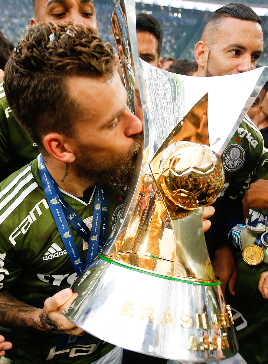 挑战历史！传奇球员再次征战绿茵场