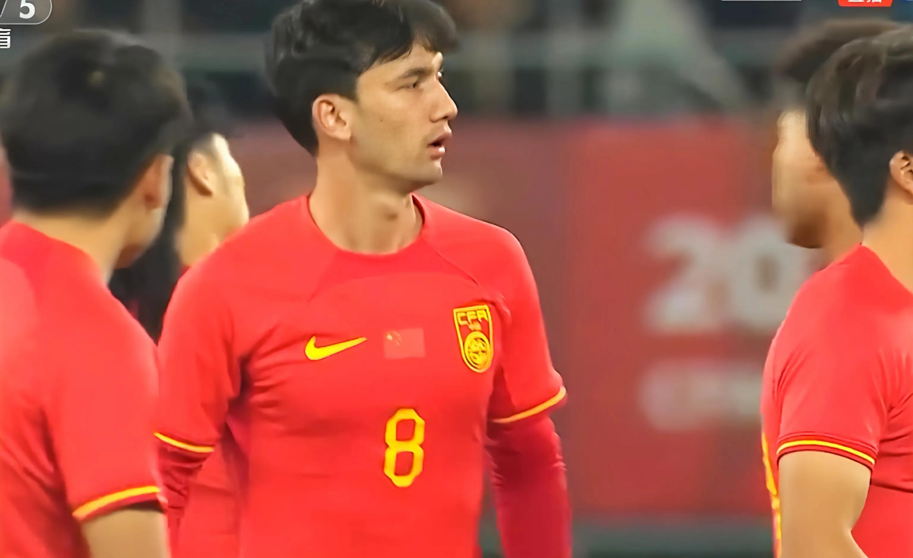 九游娱乐网站-中国青年足球新星崭露头角，引发球迷热议的简单介绍