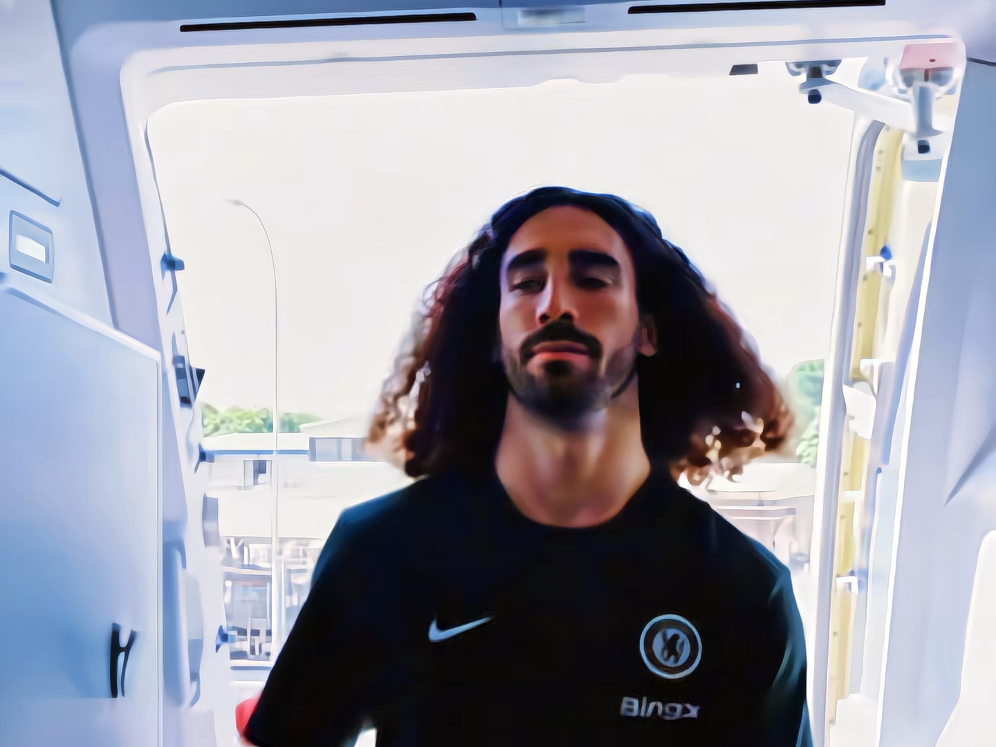 九游游戏-切尔西队员展现球技备战未来比赛