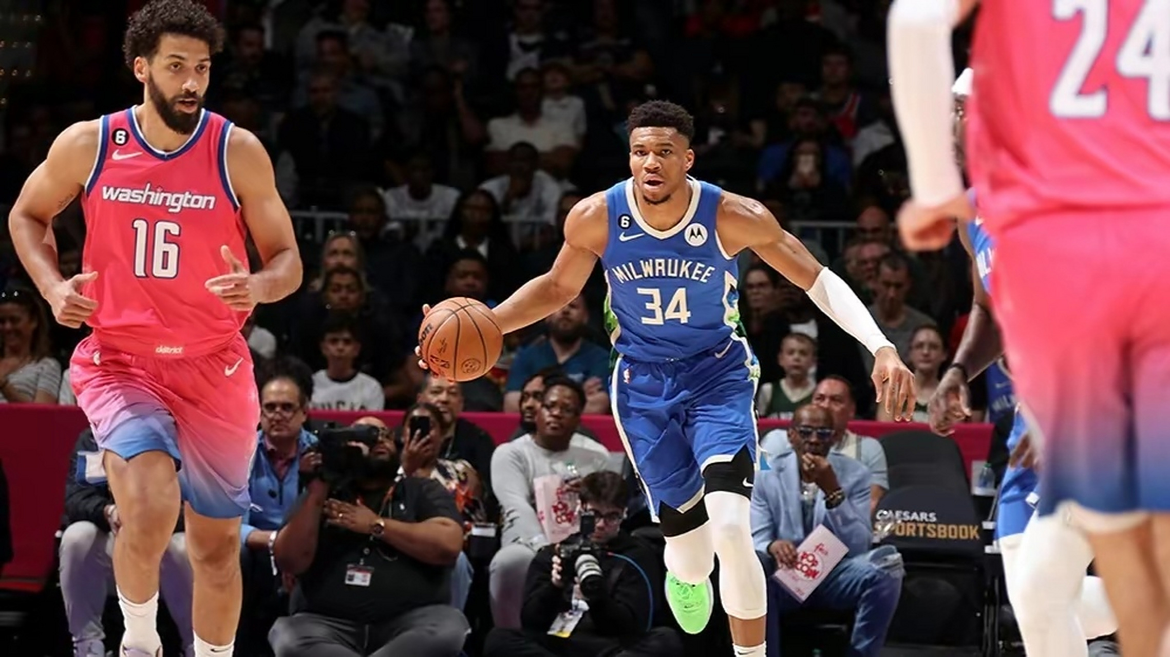 小牛队击败雄鹿队,赛季复苏的简单介绍 小牛队击败雄鹿队,赛季复苏的简单介绍