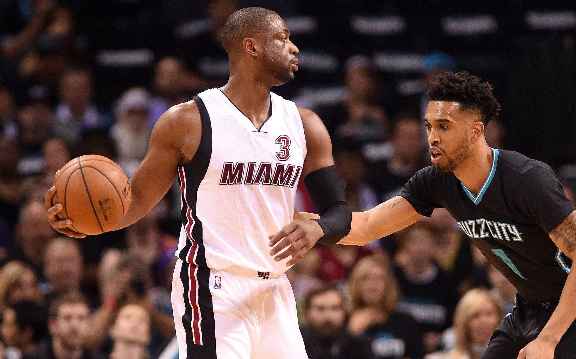 热火队主场获胜,成功杀入季后赛 热火队主场获胜,成功杀入季后赛