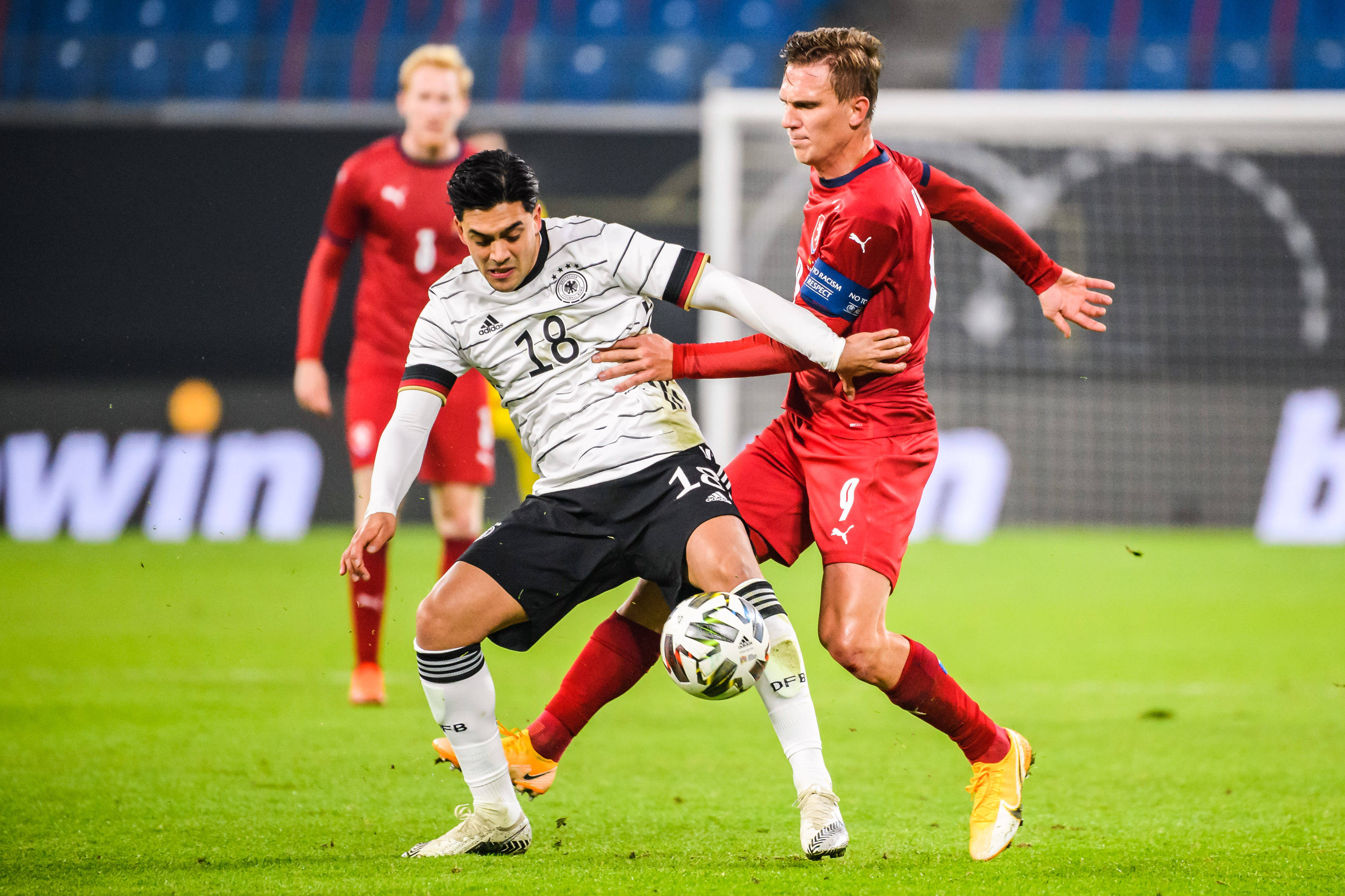 九游体育-关于乌克兰队备受看好,有望在欧洲杯上发挥亮眼表现的信息