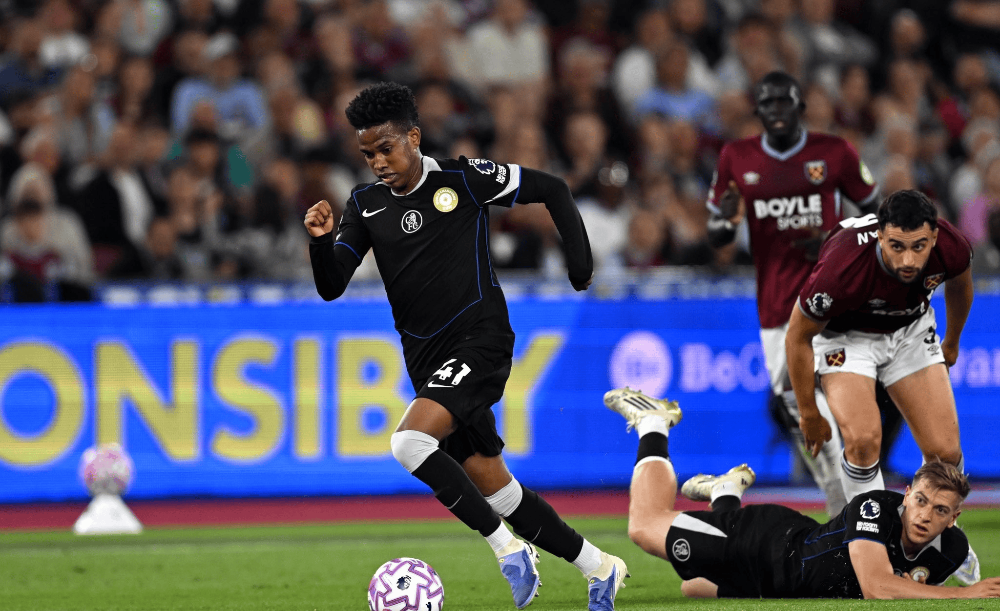 切尔西惨败西汉姆，争冠形势不容乐观