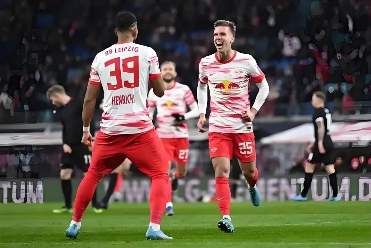 斯图加特客场逼平汉堡,助力保级 斯图加特客场逼平汉堡,助力保级