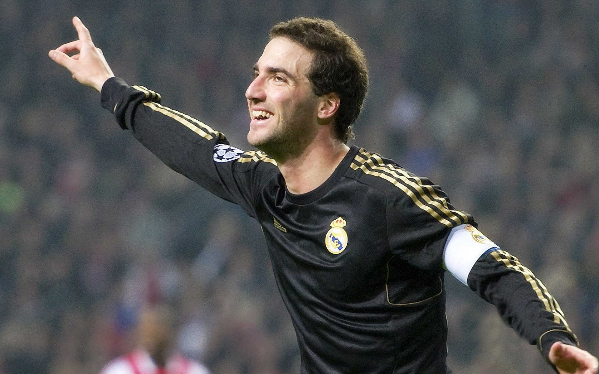 双线统治日，国王击败勇士，贝恩在F1街道赛接管比赛